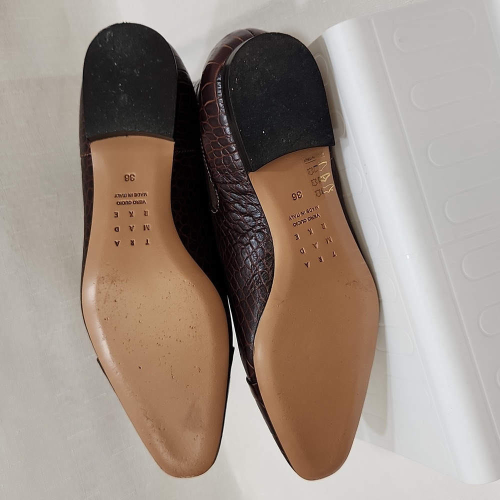 Chic Crocodile-Embossed Ankle Boots in Brown - Picture 6 of 8